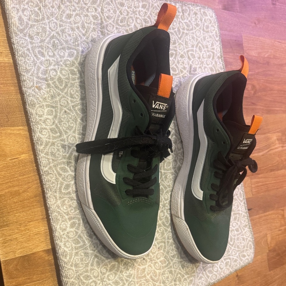 Vans Forest Green and Black UltraRange Ultra Cush tennis shoes
